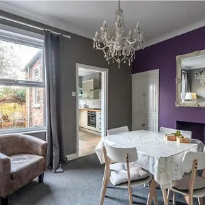 Holiday home Entire 2-bedroom House With Garden